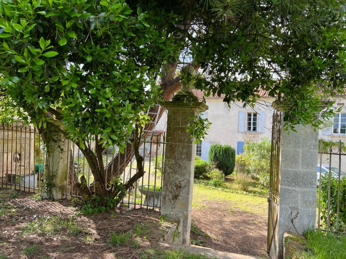 Le Loriot Bed and Breakfast Champagne-et-Fontaine Exteriör bild